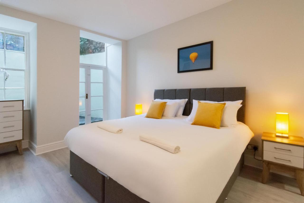 Free Parking! Very Large 2 Bedroom Clifton Flat ブリストル エクステリア 写真