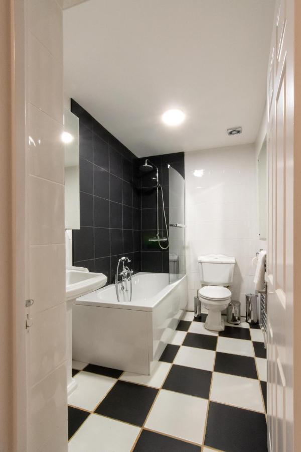Free Parking! Very Large 2 Bedroom Clifton Flat ブリストル エクステリア 写真